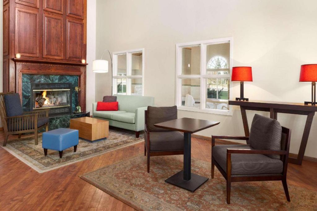 Country Inn & Suites By Radisson, Fort Dodge, Ia Esterno foto